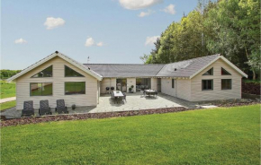 Nice Home In Glesborg With Kitchen, Bønnerup Strand